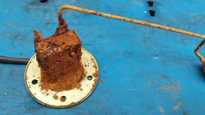 Binnenzijde tank ontroesten